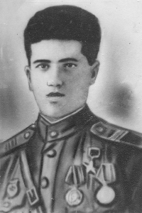 Вердиев Аваз Гашим оглы (1916-1945) - командир отделения автоматчиков в годы Великой Отечественной Войны, Герой Советского Союза